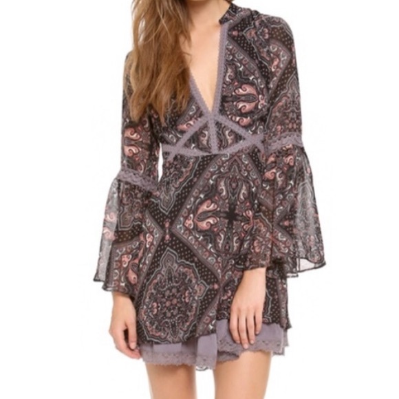 Free People Dresses & Skirts - 🆕 Free People Moonlight Bay Paisley Print w/bell sleeves Dress